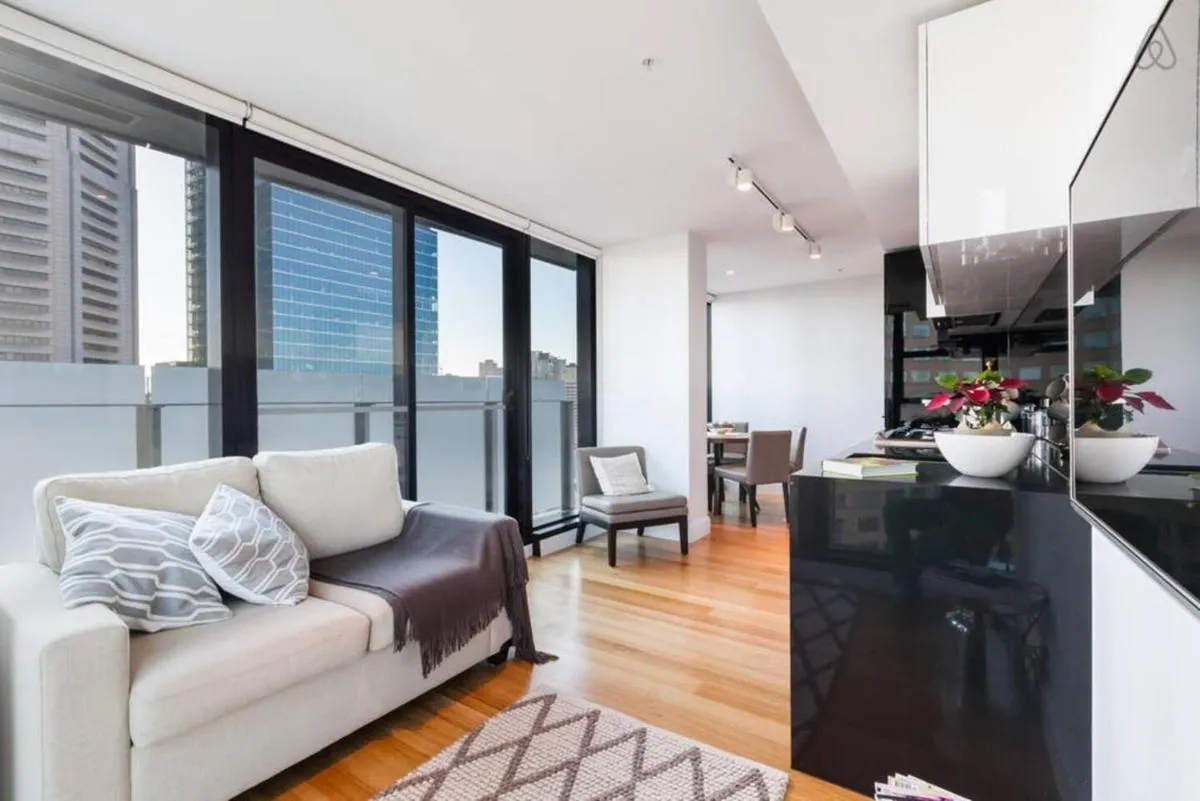 Central Sky High Living on Little Collins — 4