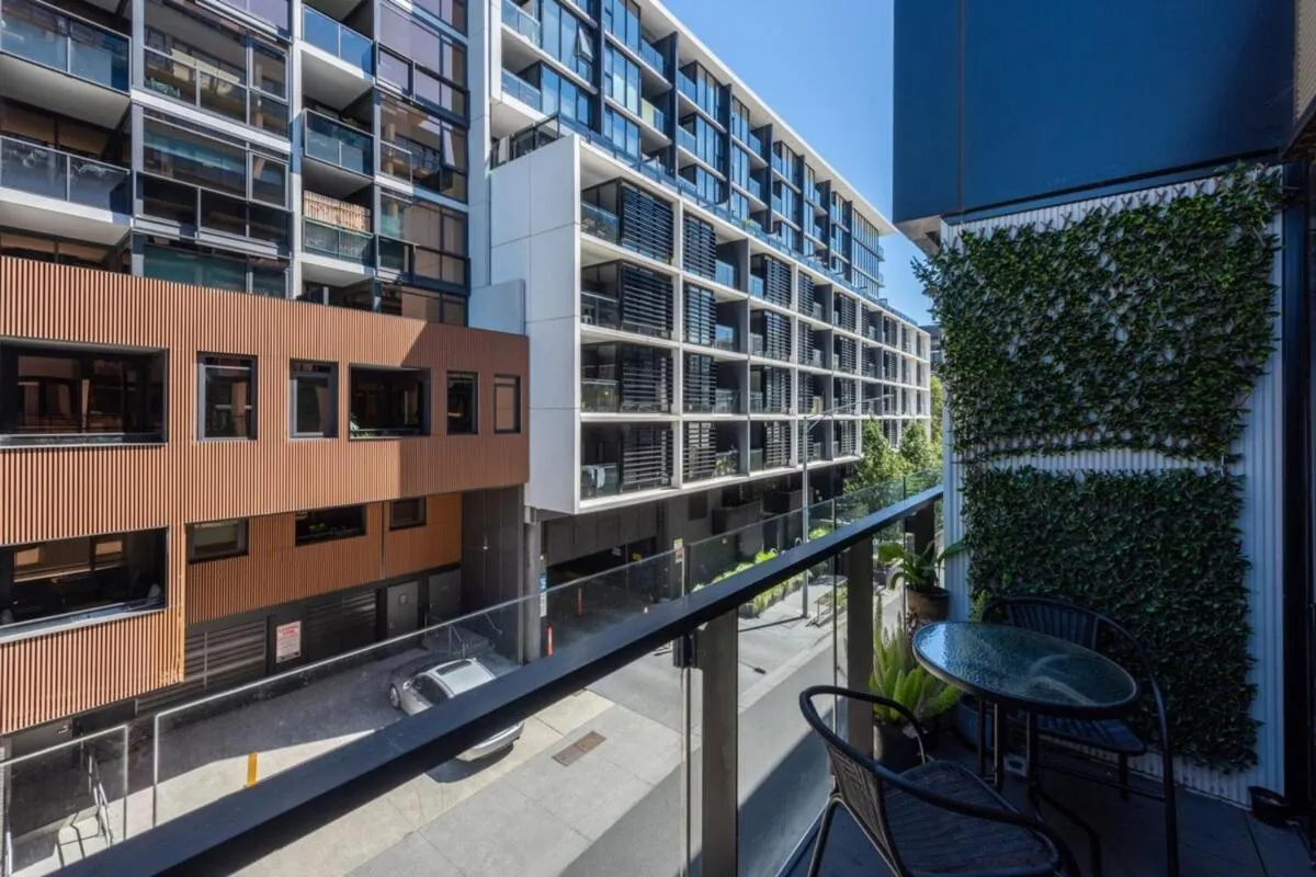 Charming 1-BR Apt wPool & Gym -15 mins from City! — 2