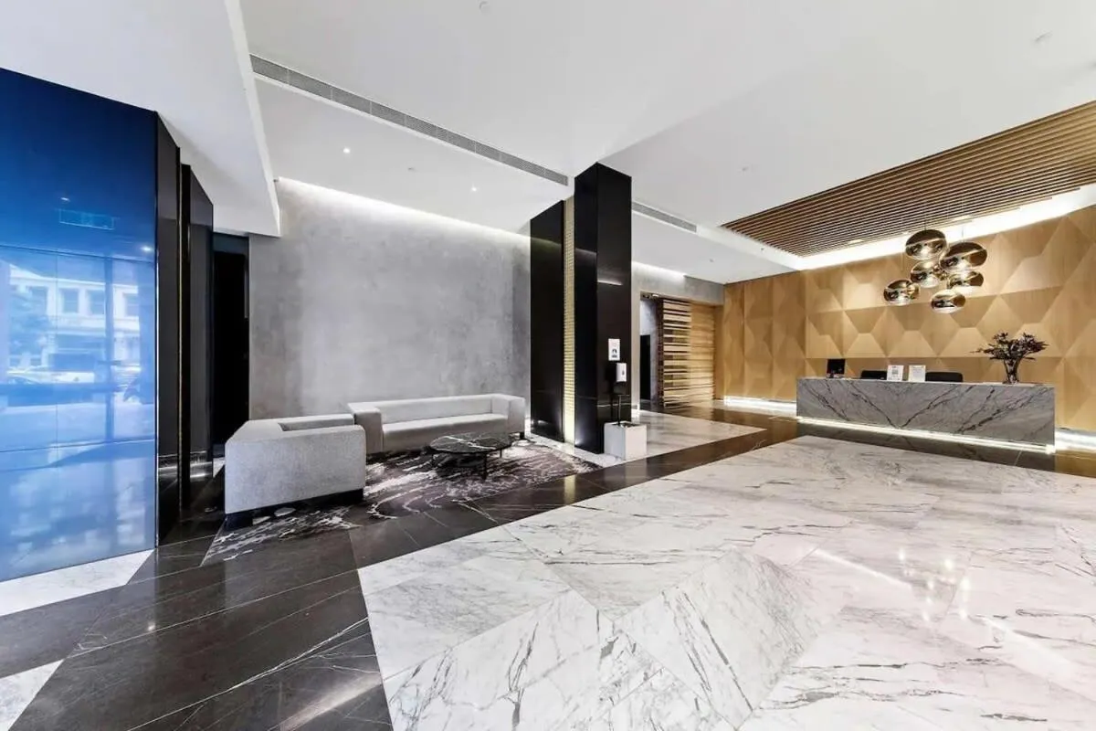 Charming 2BR Apt Near Victoria Market City Views — 3