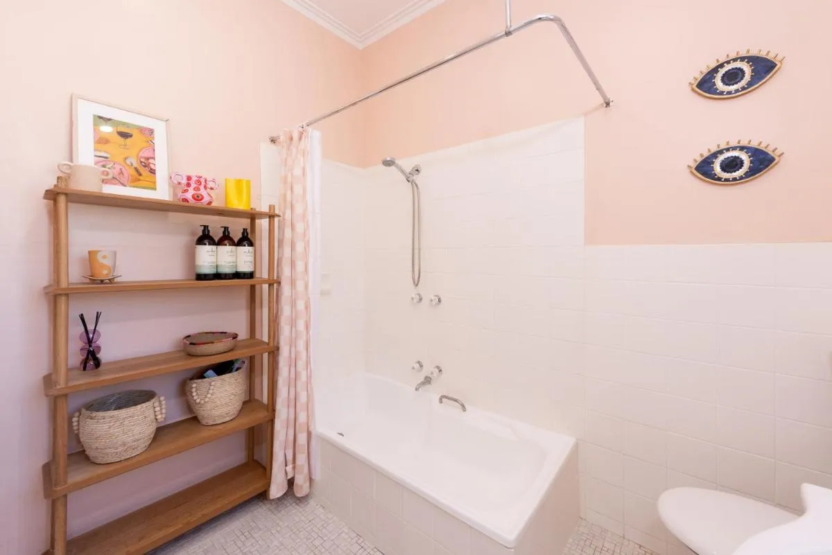 Charming Art Deco Unit in East Melbourne — 5