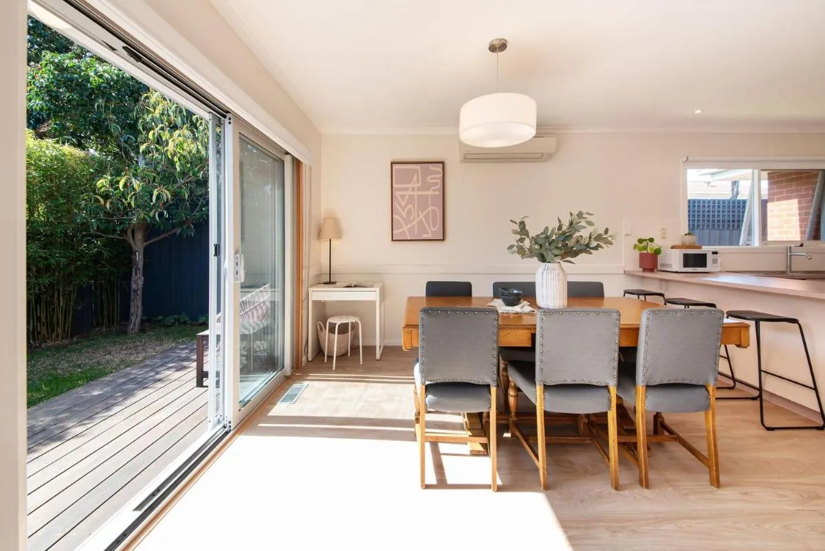 Charming Cottage in Beautiful Hampton — 4
