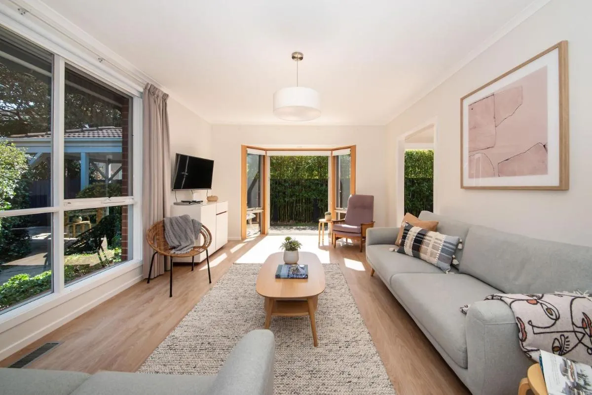 Charming Cottage in Beautiful Hampton — 5