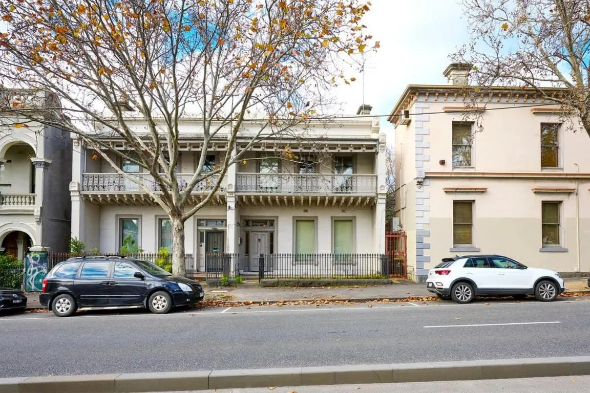 Charming Fitzroy Retreat Art, Dining, Serenity