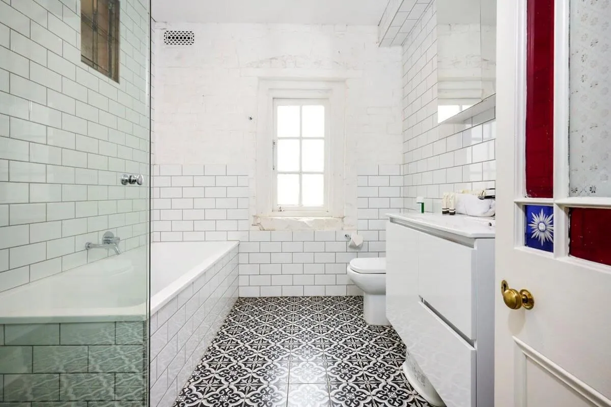 Charming Fitzroy Retreat Art, Dining, Serenity — 3