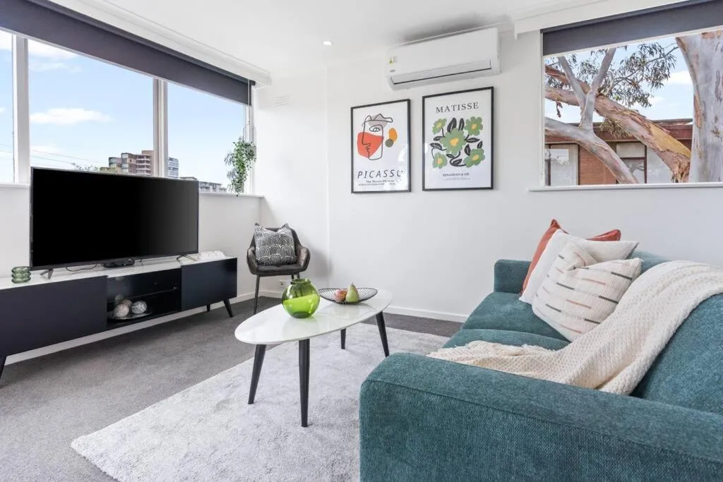 Charnwood 2BR: Homely Haven — 5