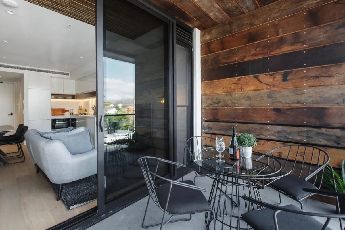 Chic 1-Bed with a Sleek Balcony near Shops — 4