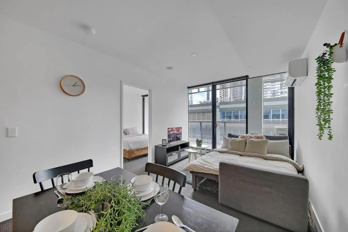 Chic 2BR Apt Right Next to Southern Cross Station — 4