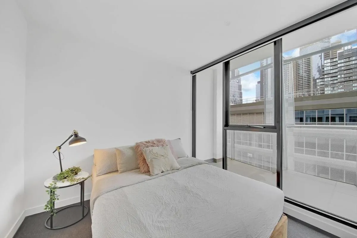 Chic 2BR Apt Right Next to Southern Cross Station — 2