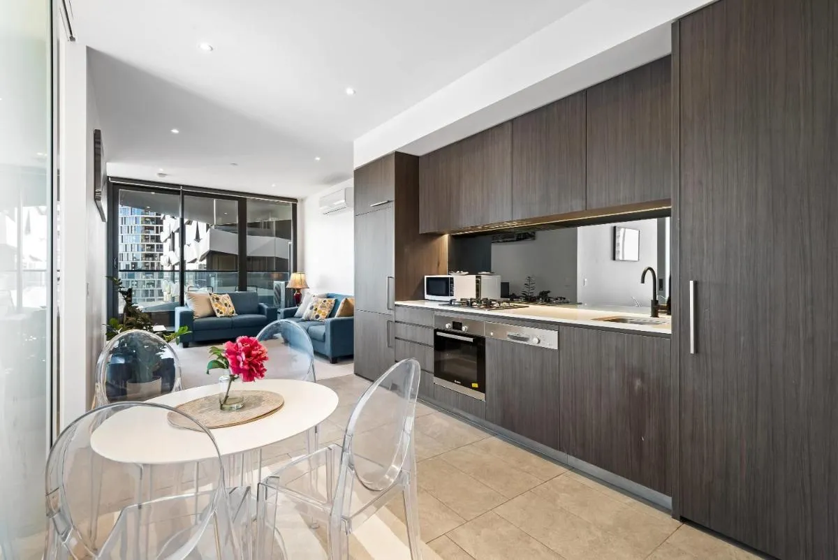 Chic 2 Bed 2 Bath in the Heart of CBD Gym & Pool — 5