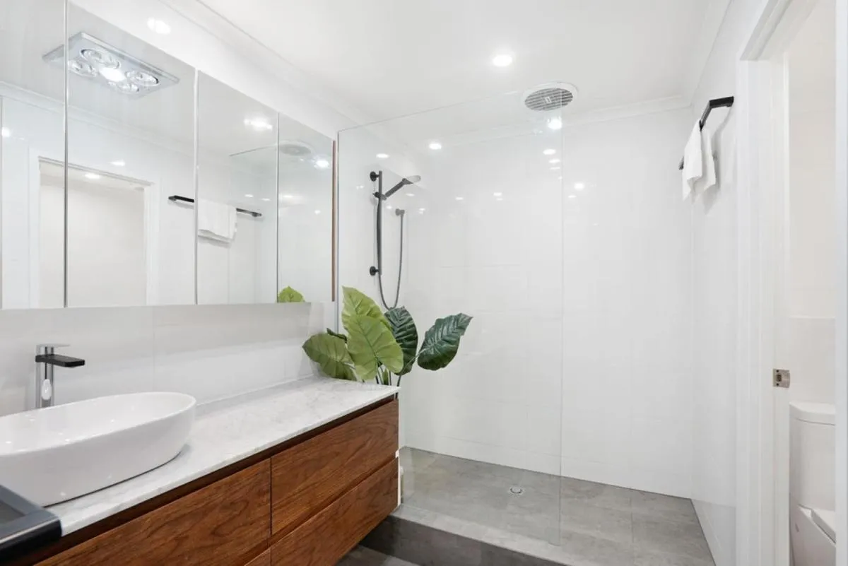 Chic Central Quiet Apt with Free Parking — 3