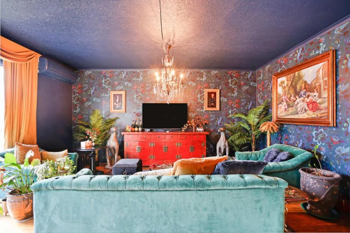 Chic Central Quiet Apt with Free Parking — 5