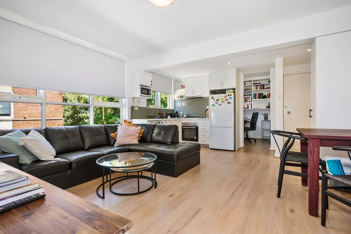 Chic Elwood 1BR Apt with Free Parking — 4