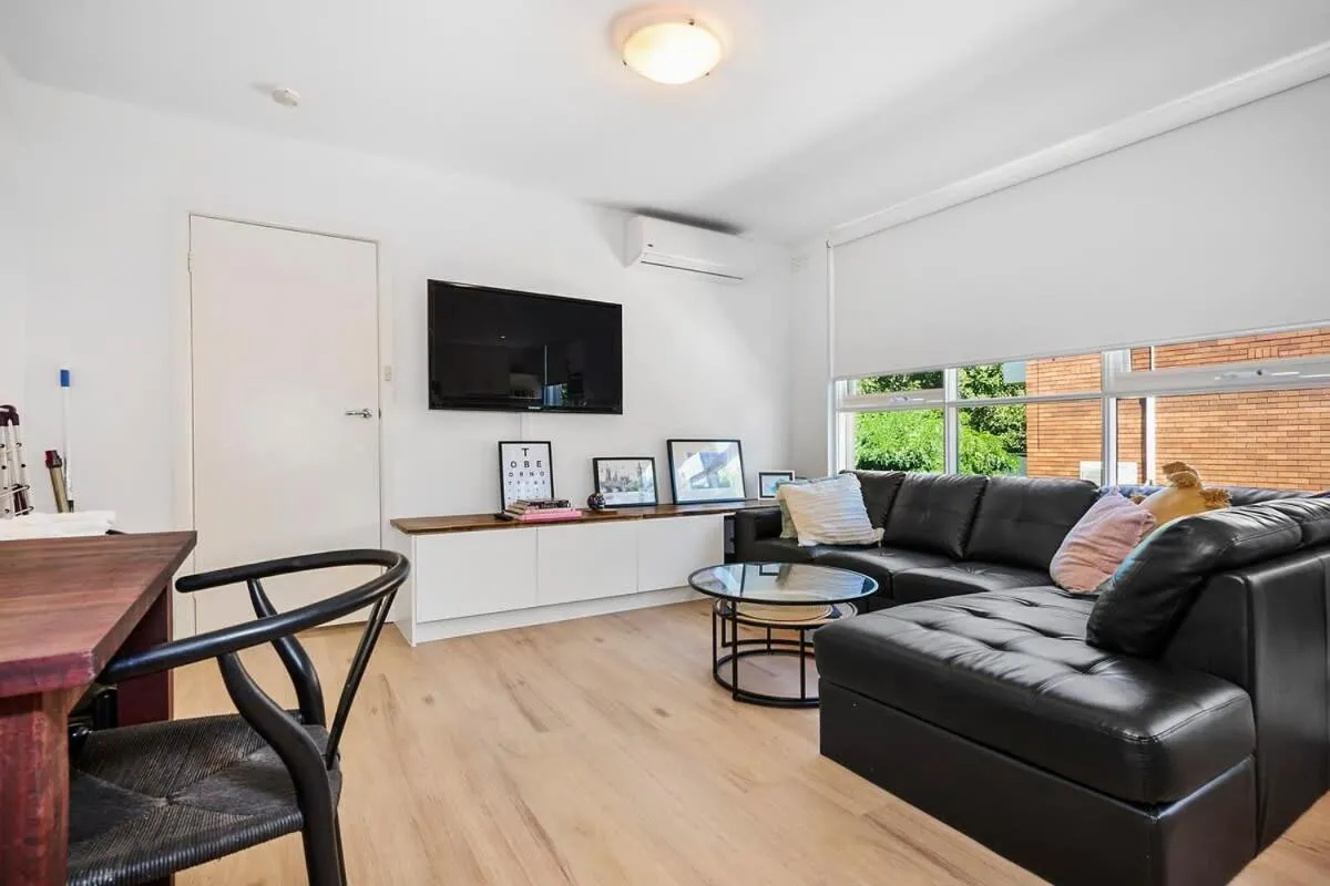 Chic Elwood 1BR Apt with Free Parking — 5