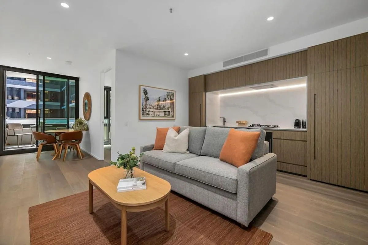 Chic Riverside Retreat Richmond — 4