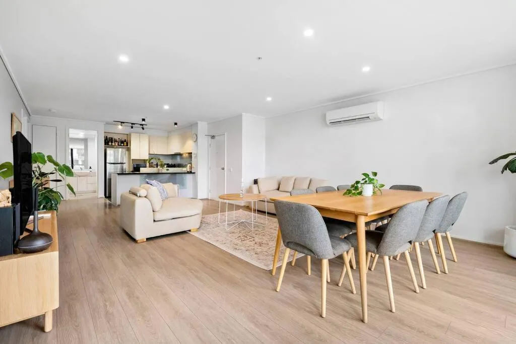 Chic Sthbank 3BR – Pool & Tennis — 5