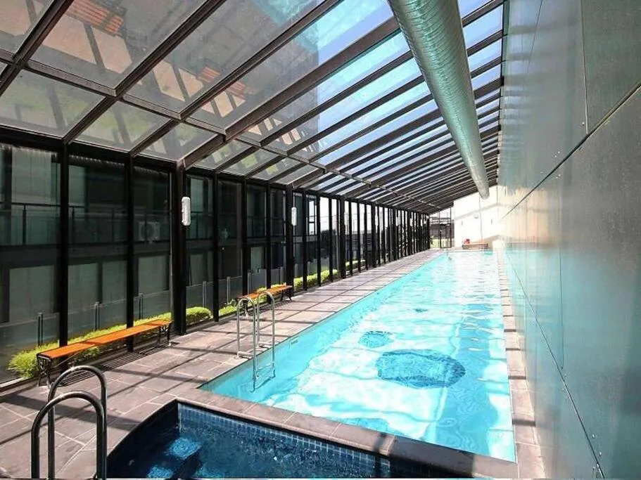 Chic Sthbank 3BR – Pool & Tennis — 4