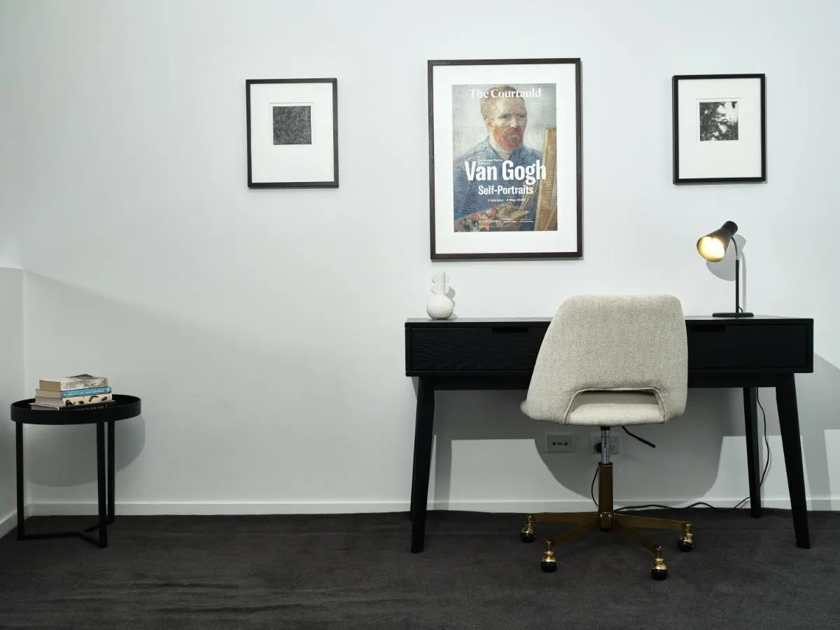 Chic Urban Loft in Prime Location — 3