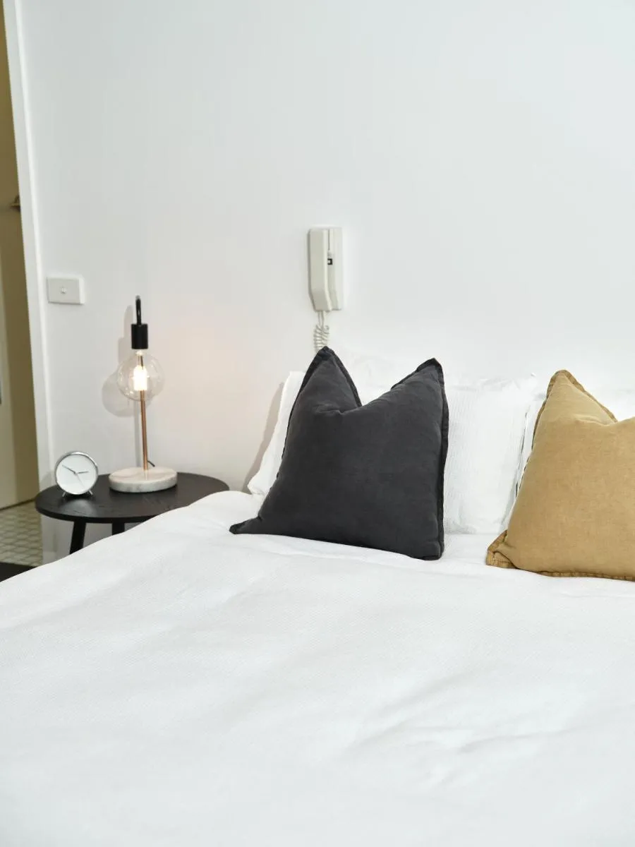 Chic Urban Loft in Prime Location — 5