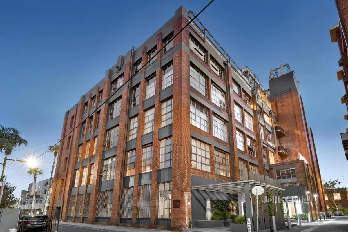 Chic Urban Loft in Prime Location — 2
