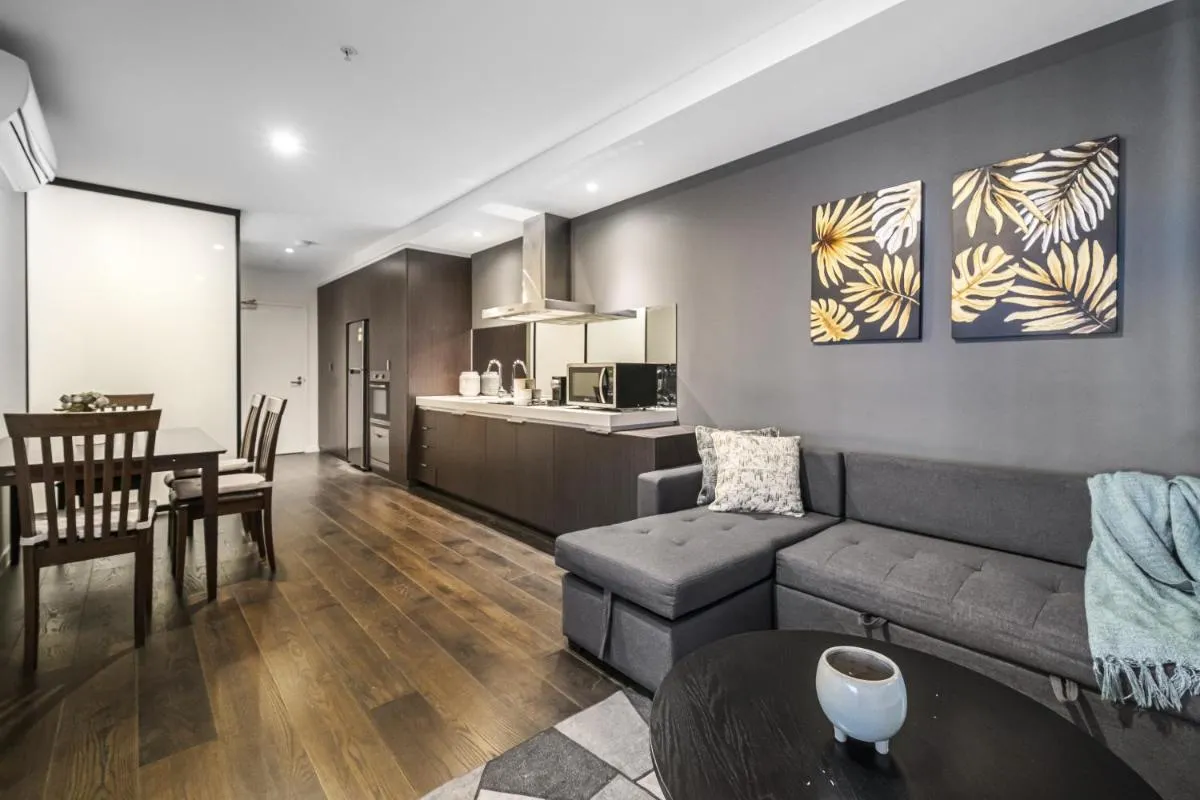 City Dream 2br1ba Apt Melbournepoolgym — 4