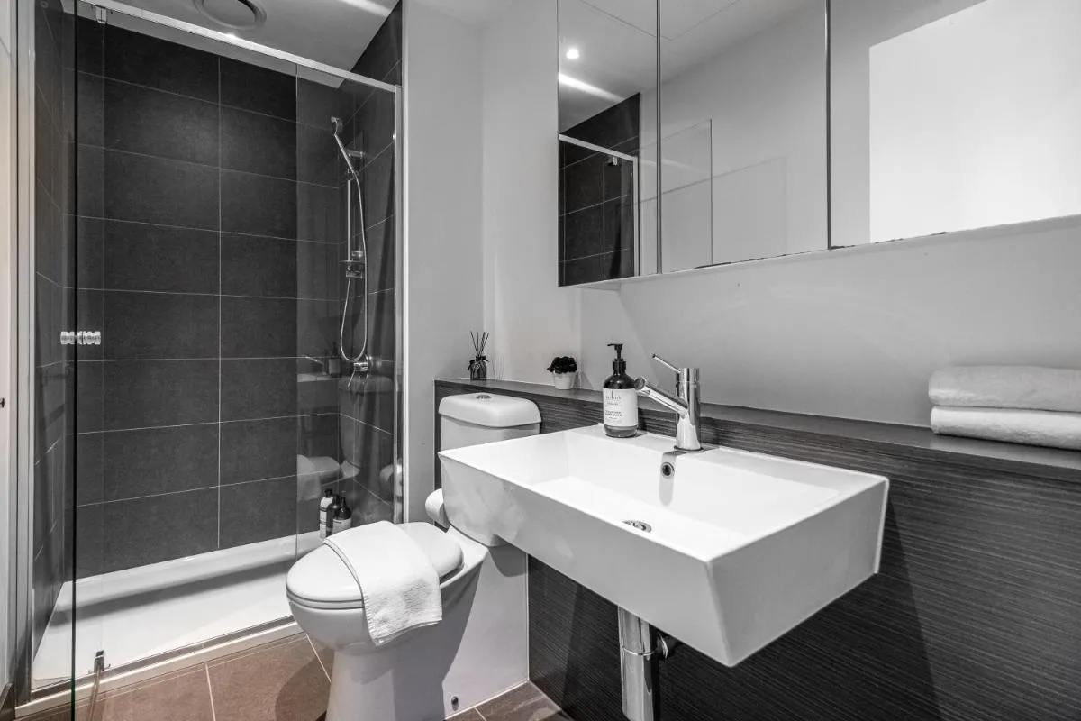 City Dream 2br1ba Apt Melbournepoolgym — 3