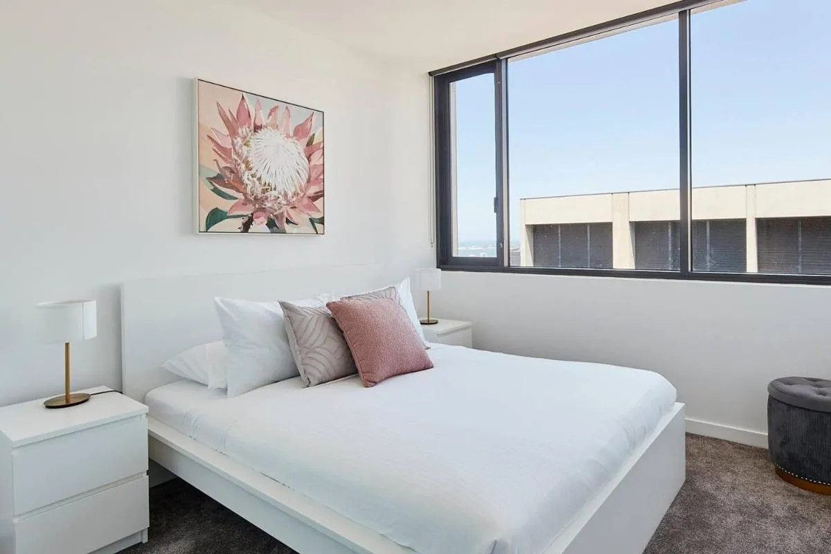City Lights & Manhattan Heights – A Gem in Melbourne — 2