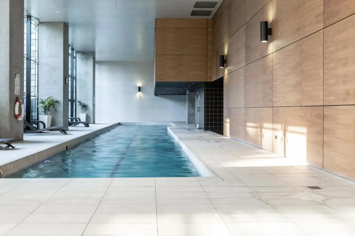 City Lights & Manhattan Heights – A Gem in Melbourne — 3
