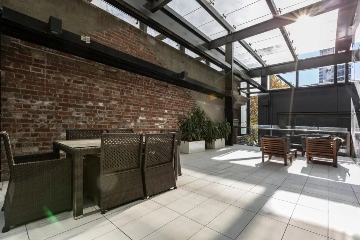 City Lights & Manhattan Heights – A Gem in Melbourne — 5