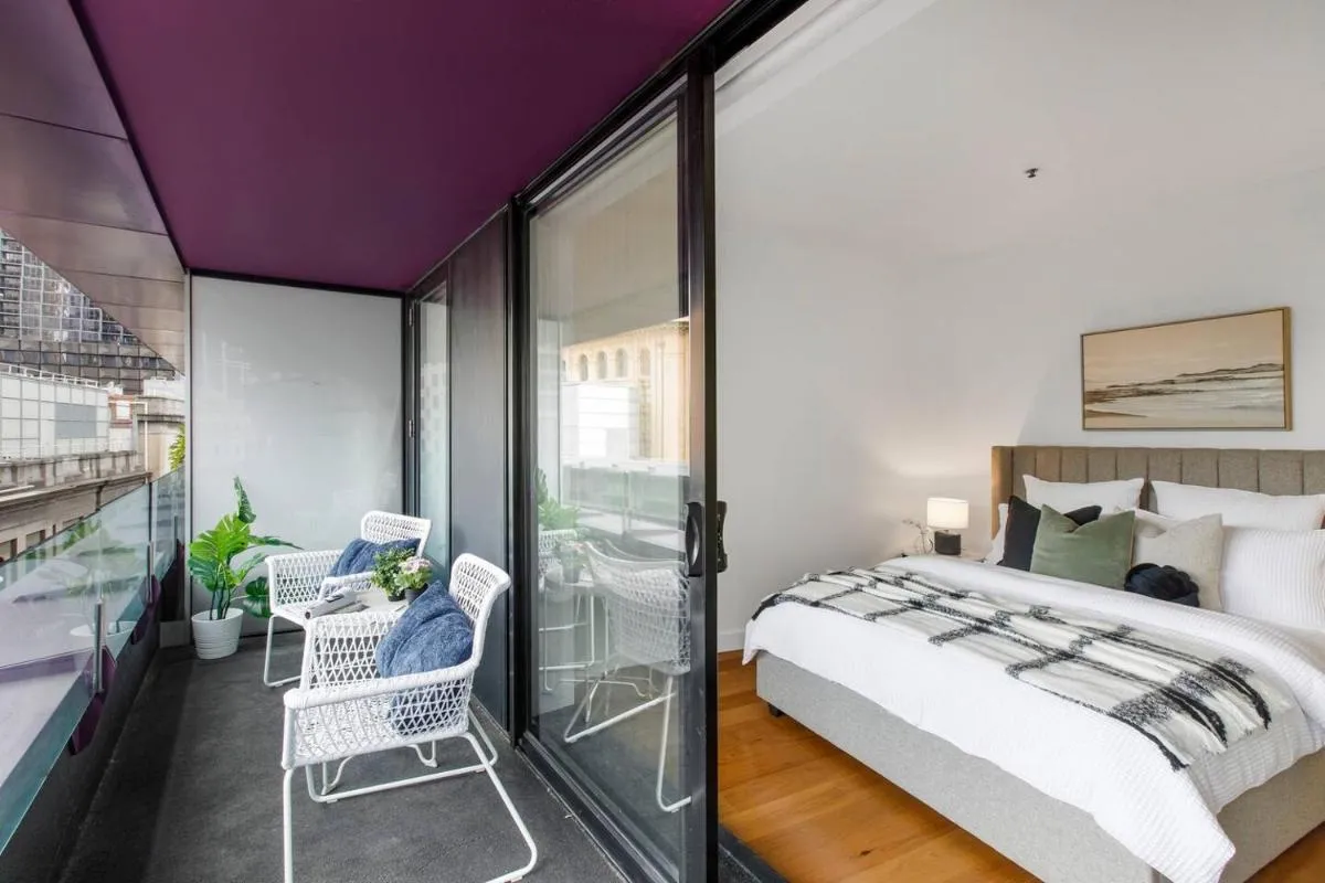 City Living Made Easy on Swanston St with Parking — 2