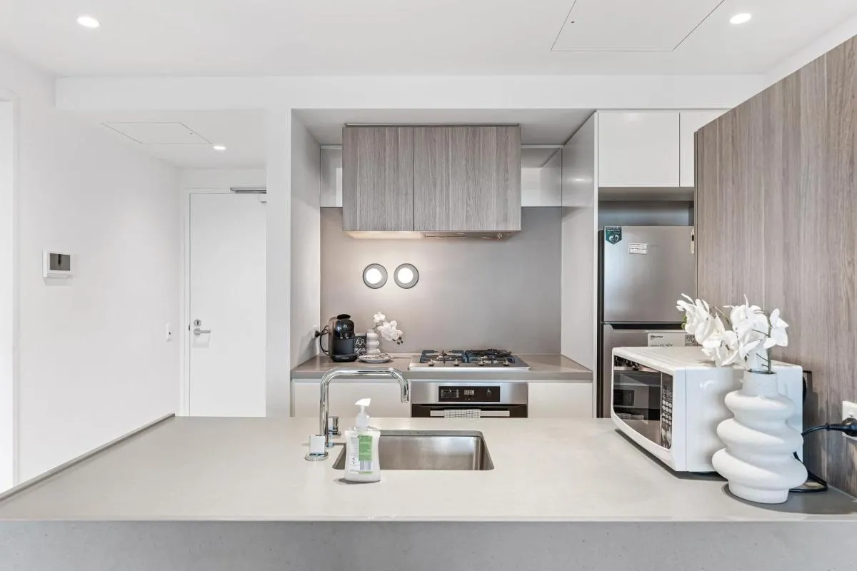 CityView HighRise Apartment — 4