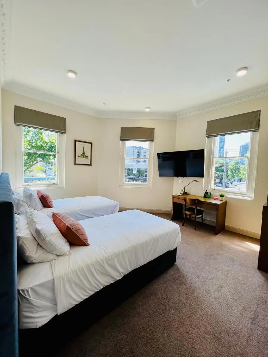 Clarendon Hotel — 4