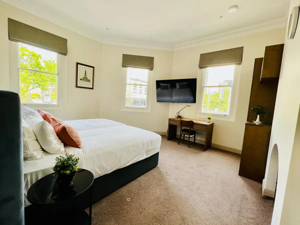 Clarendon Hotel — 3