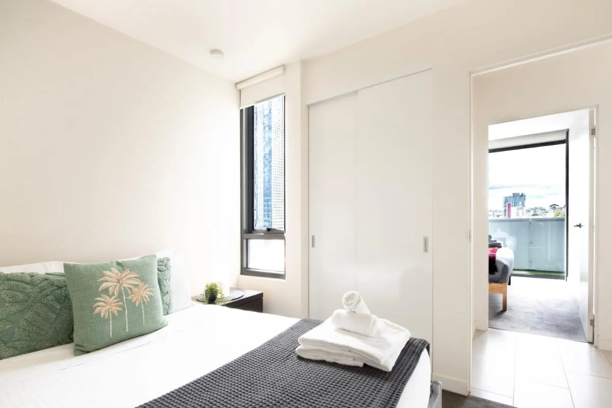 Clarendon St Chic Modern 2-Bedroom Apartment Escape — 2
