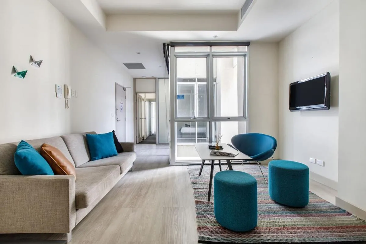 Collins Street Blues – Stay in the Heart of it All — 5
