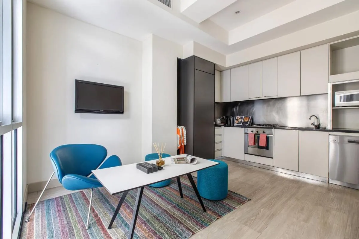Collins Street Blues – Stay in the Heart of it All — 4