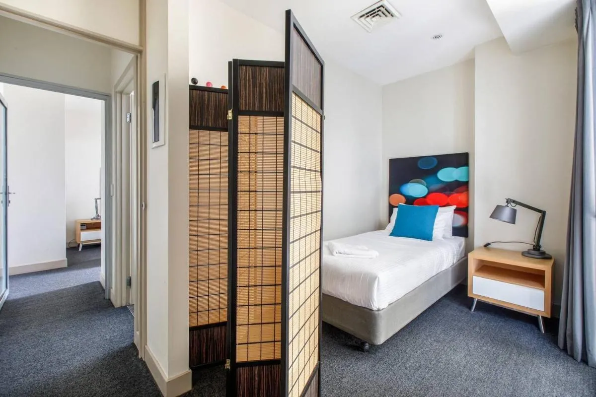 Collins Street Blues – Stay in the Heart of it All — 2