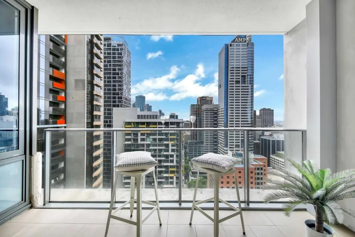 Comfy 2BR Apt Near Southern Cross with City Views