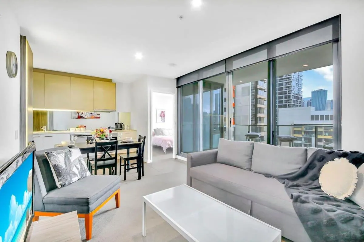 Comfy 2BR Apt Near Southern Cross with City Views — 5