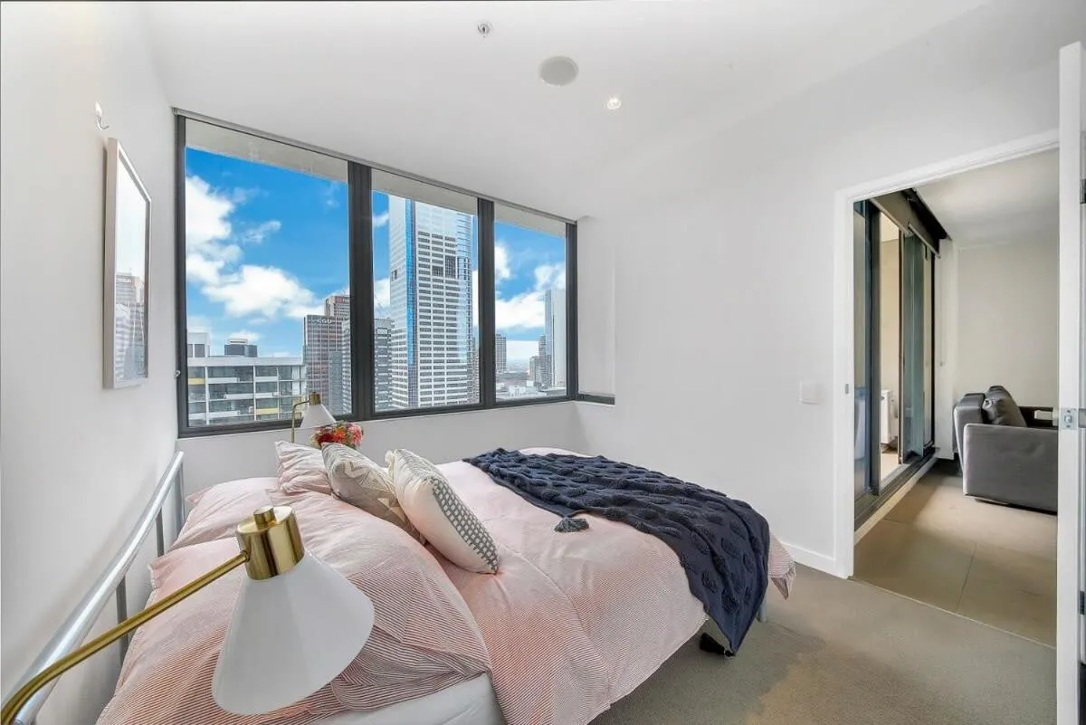 Comfy 2BR Apt Near Southern Cross with City Views — 2