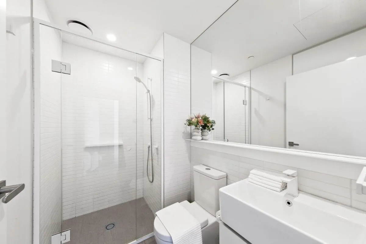 Comfy 2BR Apt Next to Melbourne Central City Views — 3