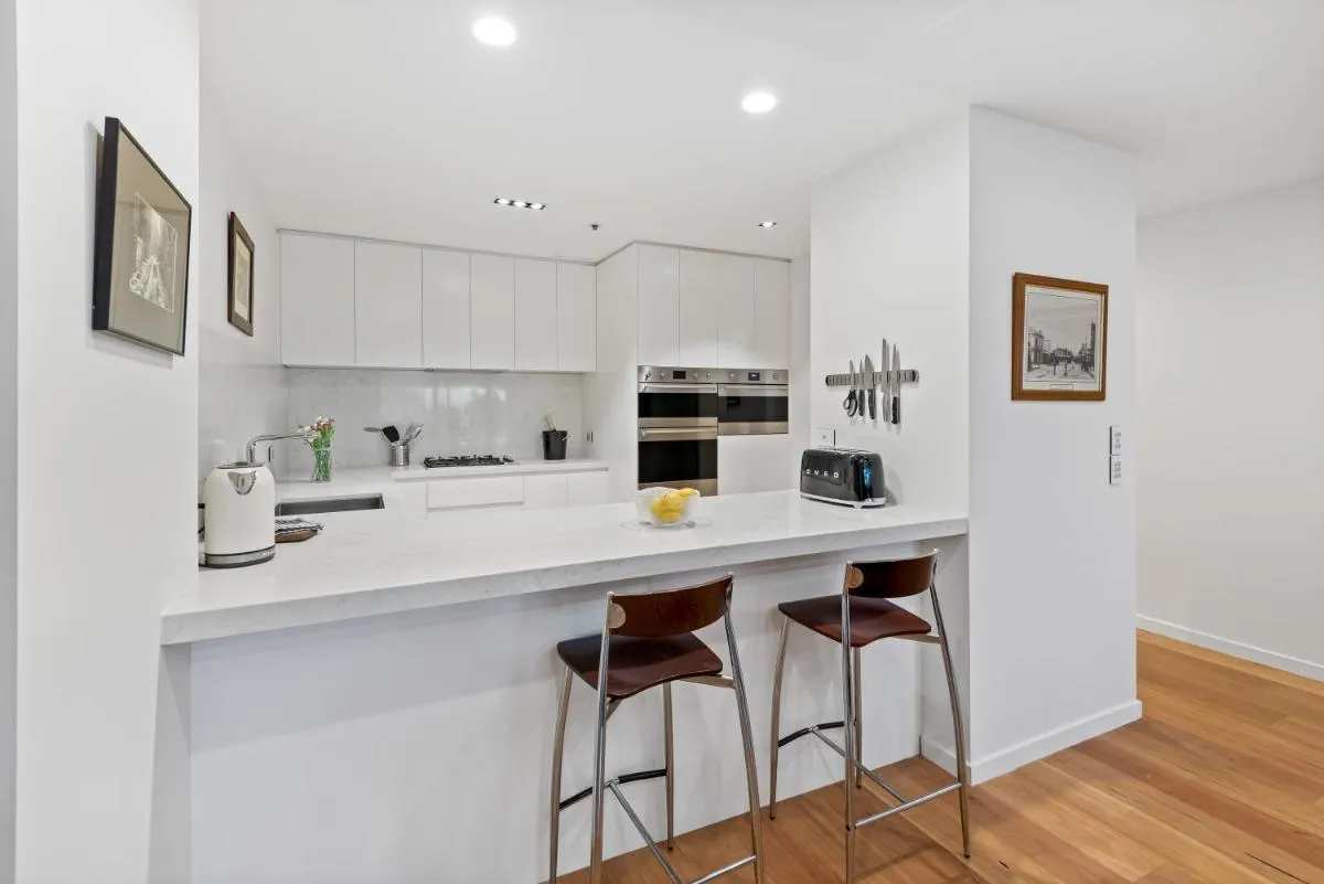 Complete Host Armytage Apartments — 4