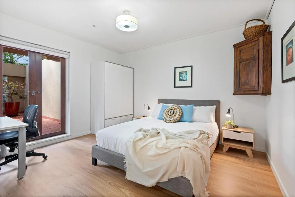 Complete Host Armytage Apartments — 2