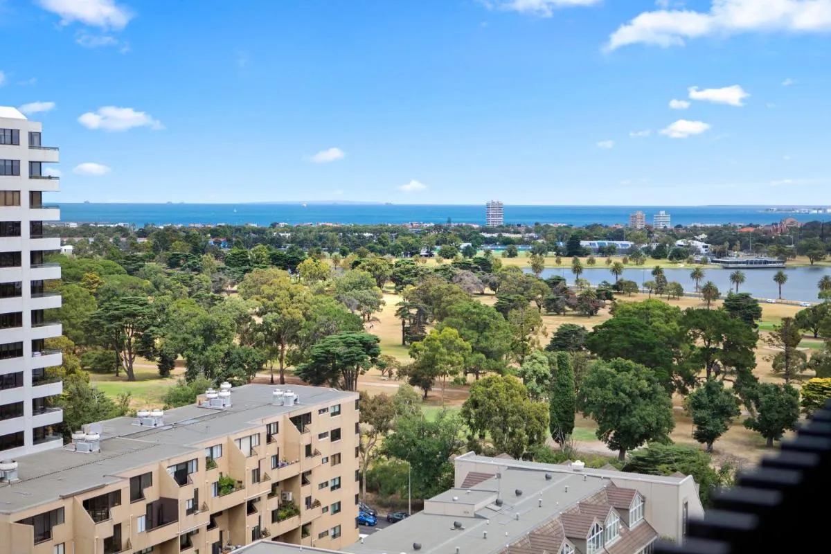 Complete Host Leopold Apartments — 5