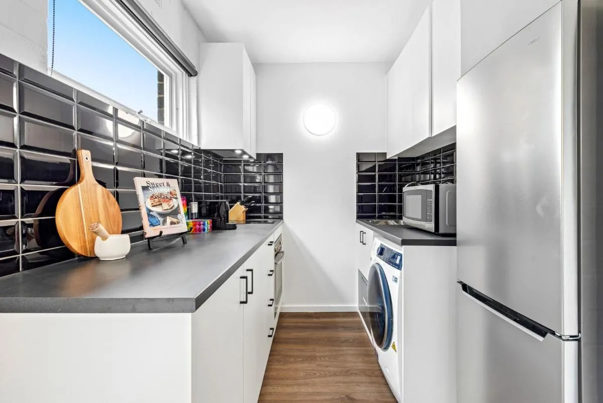 Contemporary 1-Bed Apartment with Park Views — 4