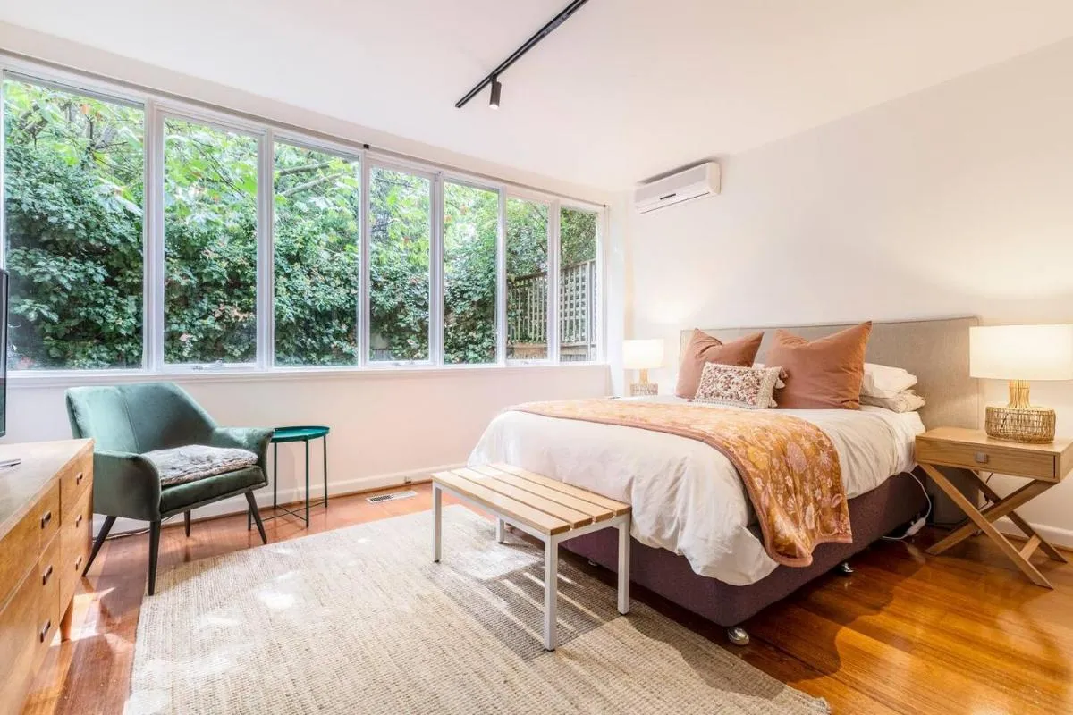 Coolullah Catch – Enjoy Mid-Century Urban Living — 2