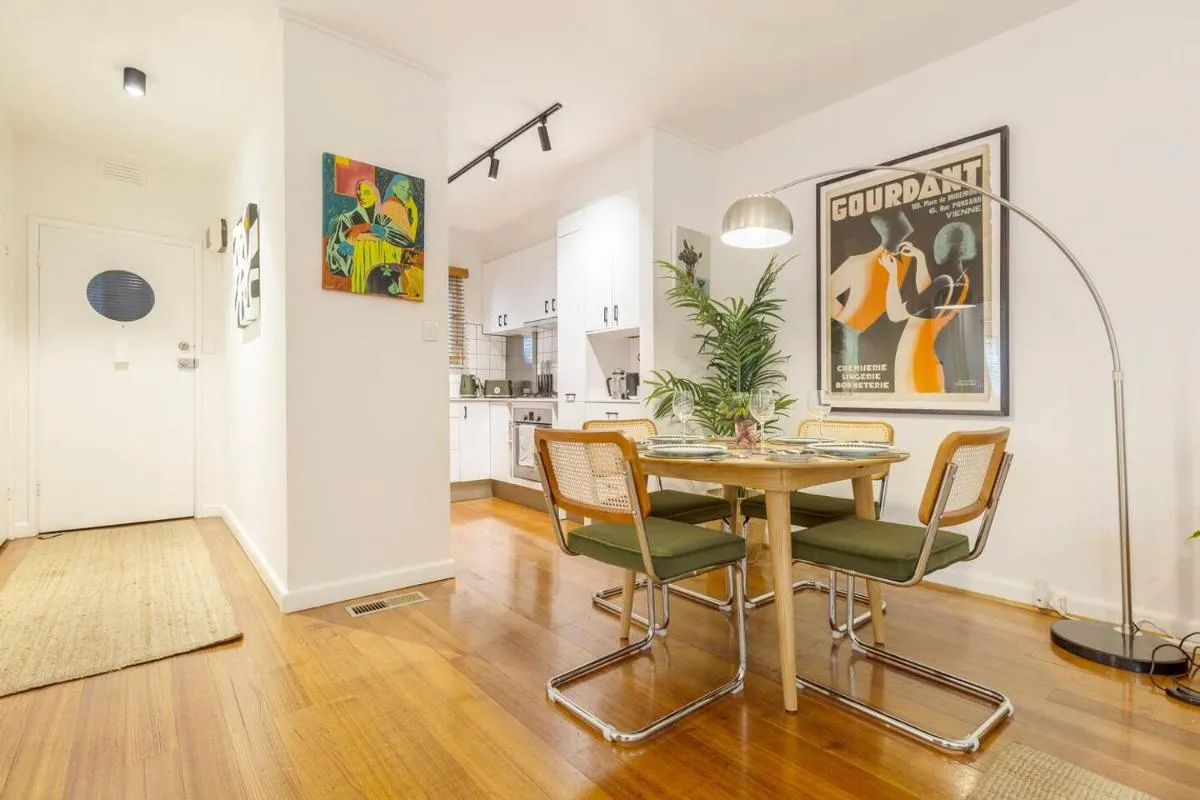 Coolullah Catch – Enjoy Mid-Century Urban Living — 4