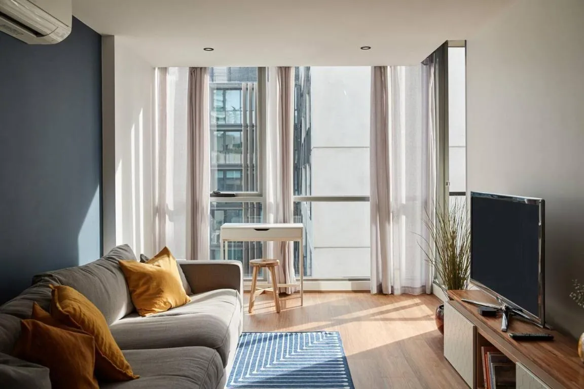 Cosmo Corner – Tranquil Vibes over South Melbourne