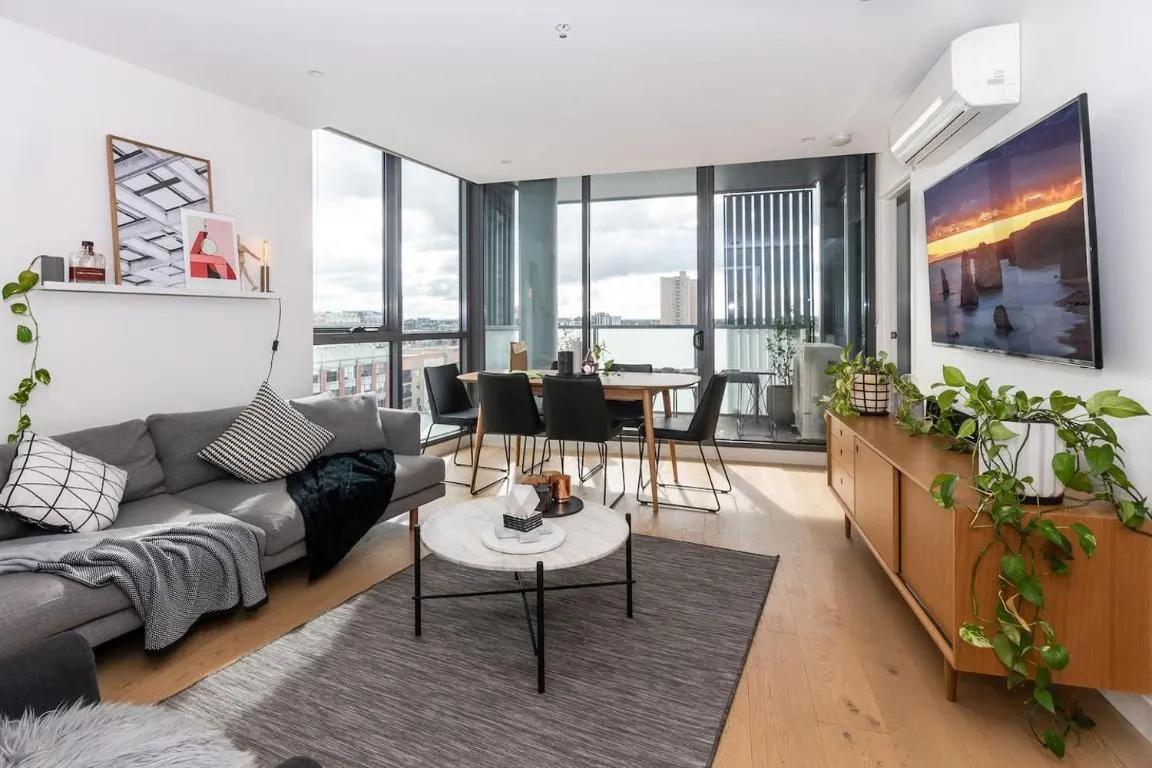Coveted Collingwood – Balcony Hideaway with Views