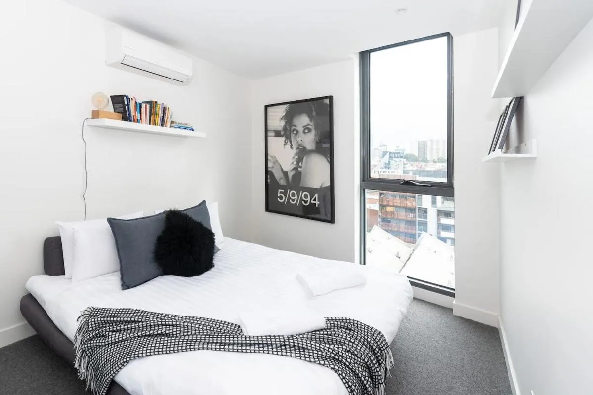 Coveted Collingwood – Balcony Hideaway with Views — 2