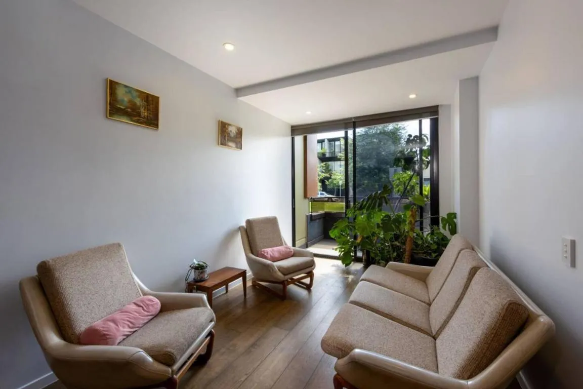 Cozy 1Bed Unit in leafy Carlton – 10 mins from CBD